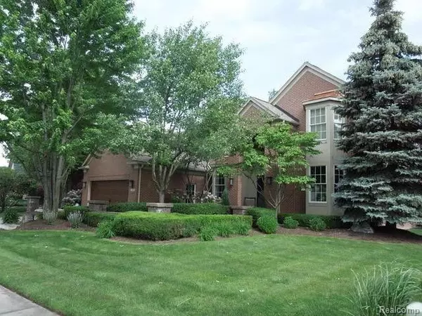 Rochester Hills, MI 48307 3595,841 ENCHANTMENT Drive