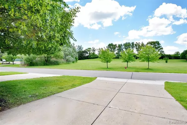 Rochester Hills, MI 48309 3753,2259 CRYSTAL Drive