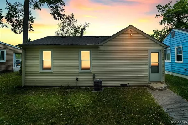 Update, MI 48462 9520,5952 SILVER BIRCH Road