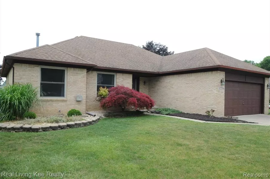 37758 POCAHONTAS Drive, Clinton Township, MI 48036 4205