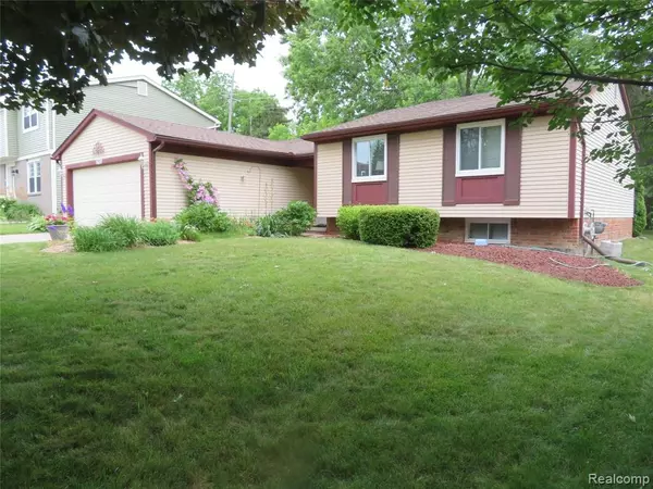 Rochester Hills, MI 48307 3356,839 DRESSLER Lane