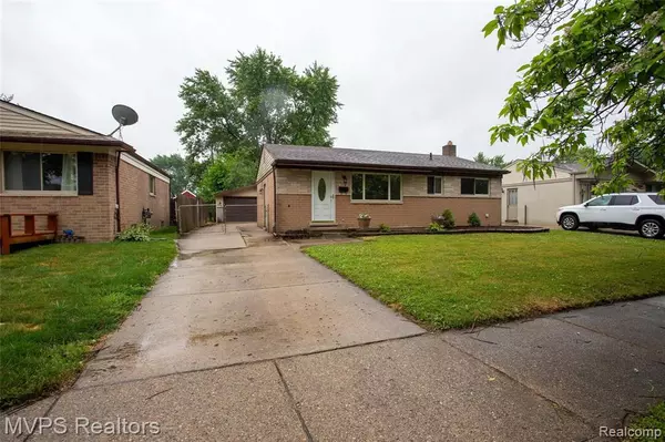 Clinton Township, MI 48035 4811,19258 OPAL Street