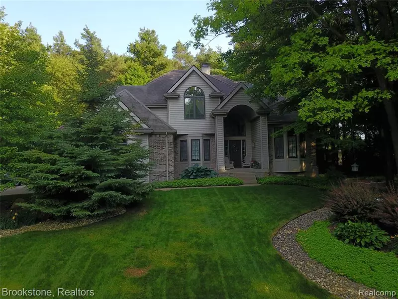 1320 Pine Drive, Ortonville, MI 48462