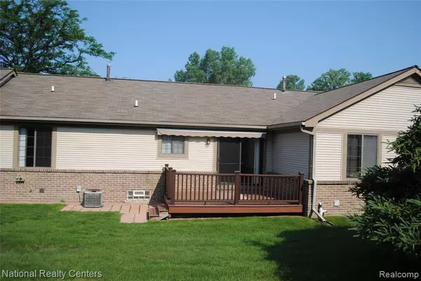 Harrison Twp, MI 48045 3265,25028 PORTSIDE Court