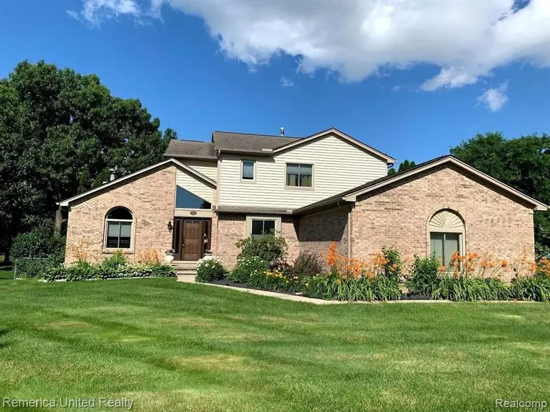 1980 HUNTINGDON Drive, Wixom, MI 48393 1162