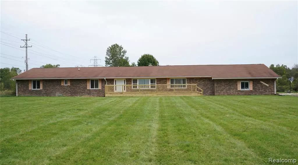 7072 N BRAY Road, Mount Morris, MI 48458 8988