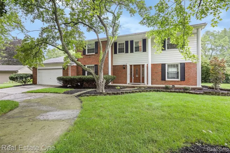 25353 BRIARWYKE Drive, Farmington Hills, MI 48336 1654