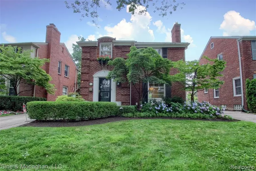 349 MERRIWEATHER Road, Grosse Pointe Farms, MI 48236 3430