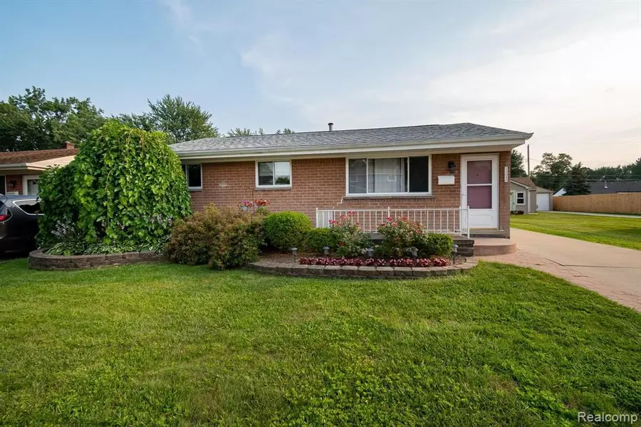 23040 GLENBROOK Street, Saint Clair Shores, MI 48082 2191