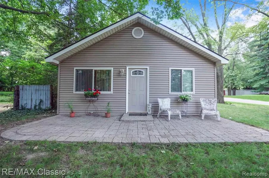 295 WELLSBORO Street, Walled Lake, MI 48390