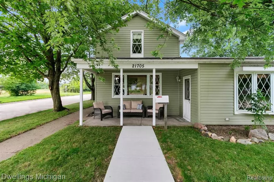 21705 WASHINGTON Street, Rockwood, MI 48173 1146