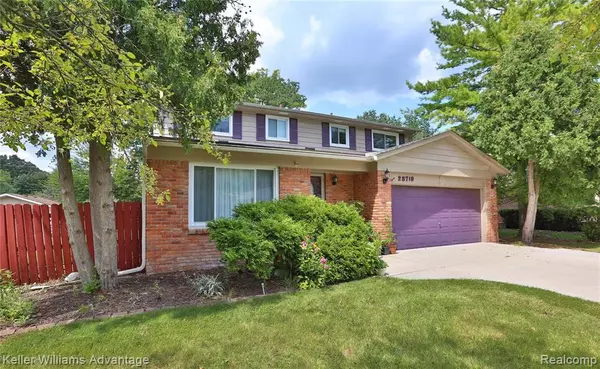 Farmington Hills, MI 48336 2621,23719 CORA Avenue