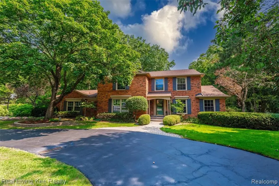 447 HUNT MASTER Court, Bloomfield Hills, MI 48304 3026