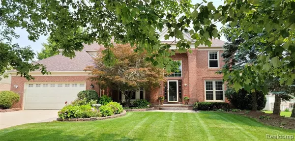 1761 MOUNTAIN ASH Drive, West Bloomfield, MI 48324