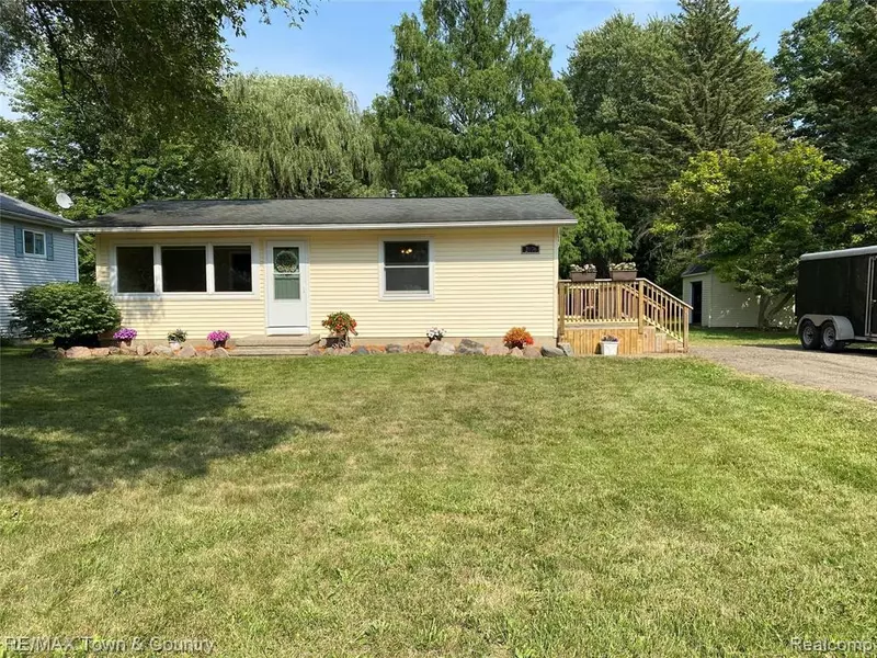 2076 CASHIN Street, Burton, MI 48509 1138