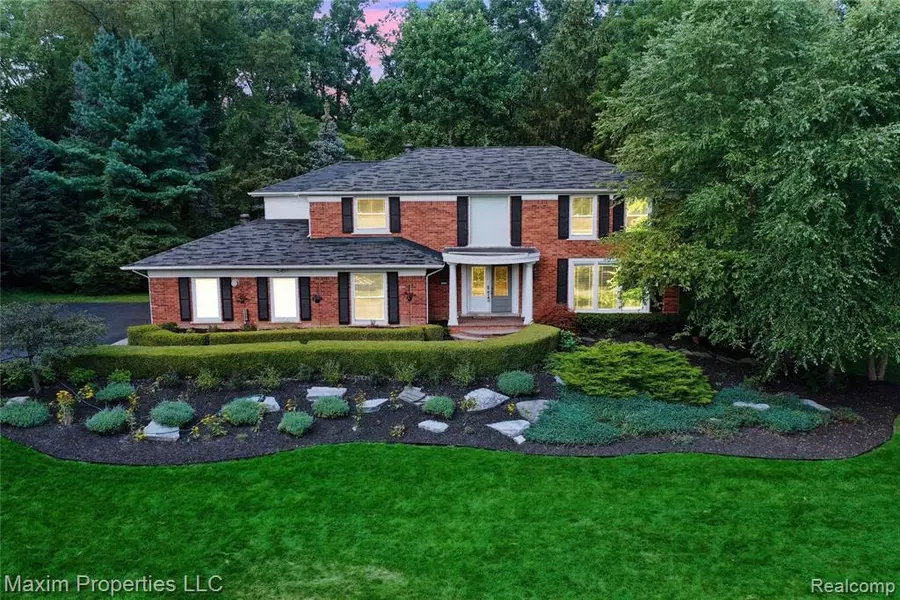 7040 Ten Hill Road, West Bloomfield, MI 48322