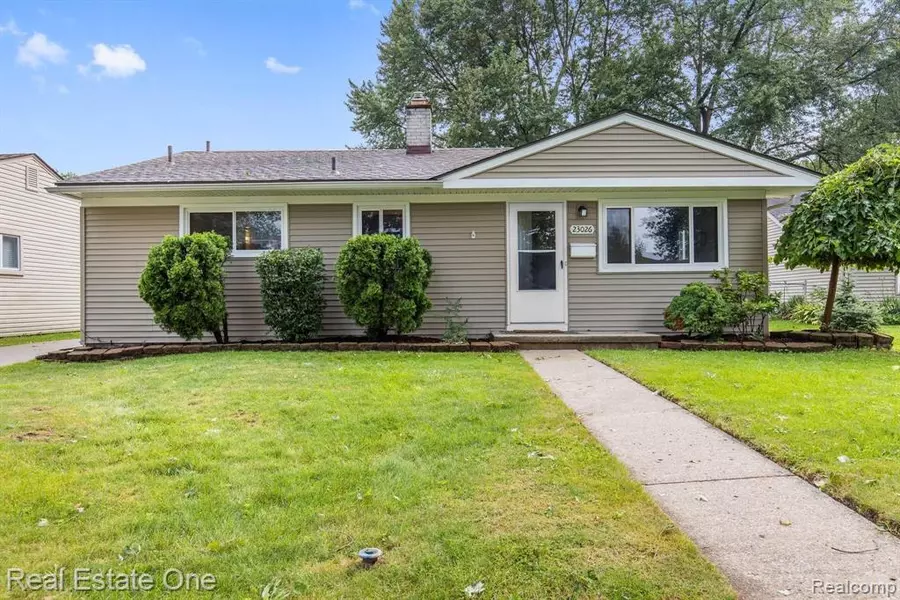 23026 DETOUR Street, Saint Clair Shores, MI 48082 2026