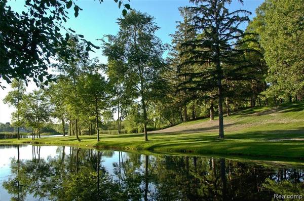 2670 Turtle Lake Drive, Bloomfield Hills, MI 48302