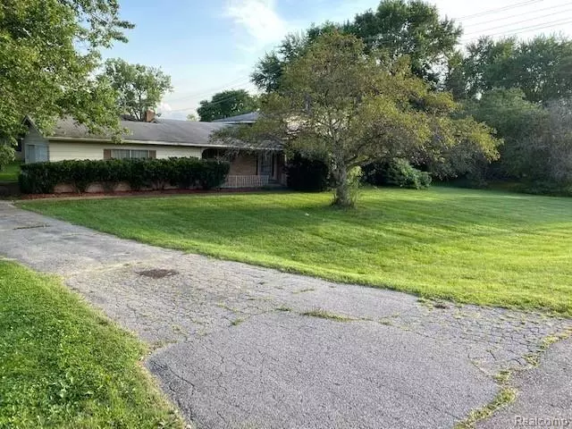 5015 CALKINS Road, Flint, MI 48532 3402