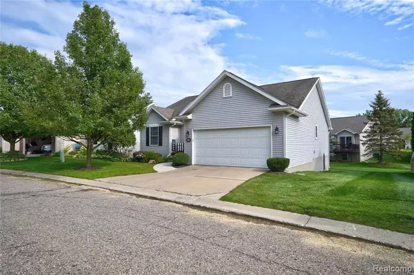 Burton, MI 48509 1458,1196 CREEK VIEW Court