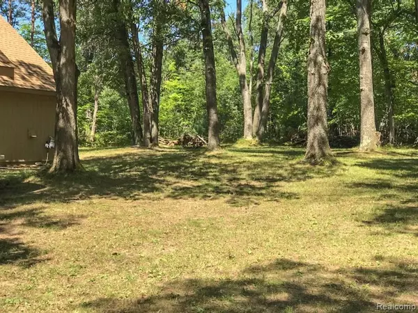 Houghton Lake, MI 48629 9134,239 RADCLIFF Drive
