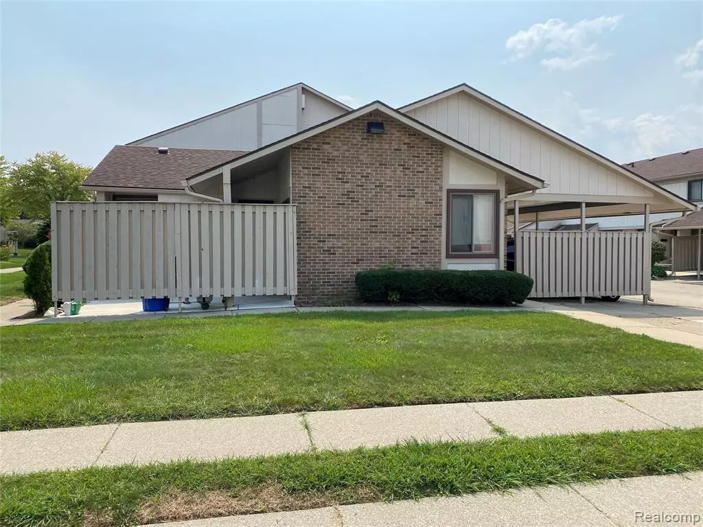 Clinton Township, MI 48035 1160,36028 SAINT IVES Court