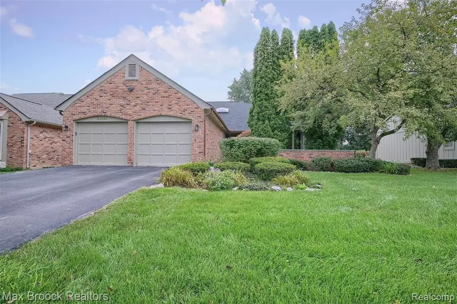 30544 RAMBLEWOOD CLUB Drive, Farmington Hills, MI 48331 1250