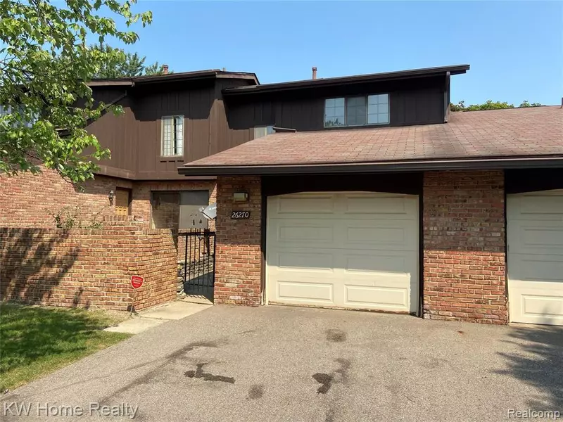 26270 SUMMERDALE Drive, Southfield, MI 48033 6136