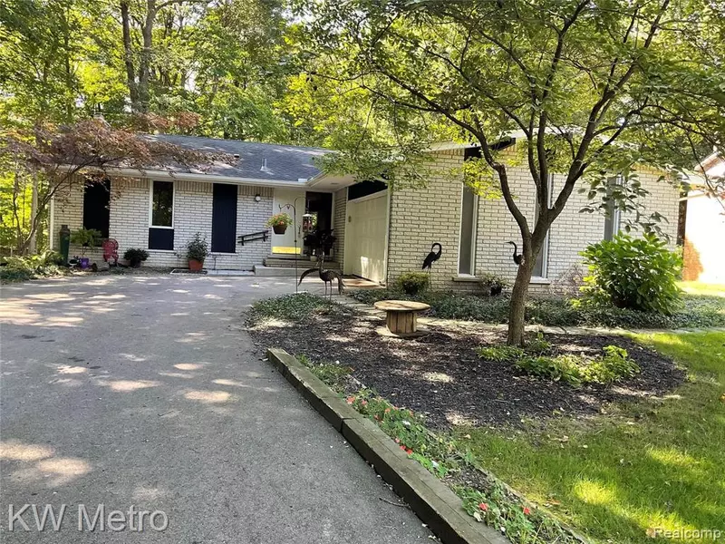 26783 LA MUERA Street, Farmington Hills, MI 48334 4613