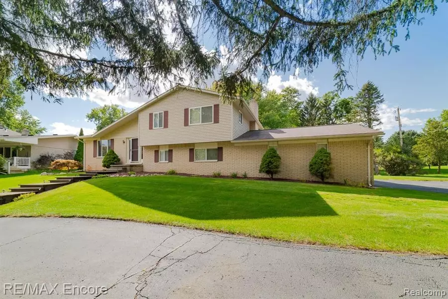 6951 HUBBARD HILLS Drive, Clarkston, MI 48348 2832