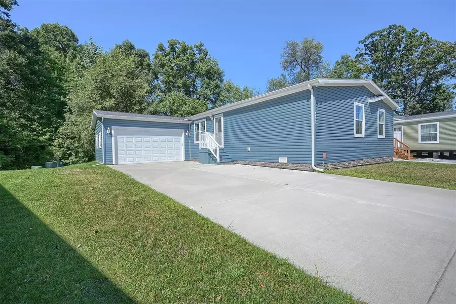 4105 Emerald Park Drive, Milford, MI 48380