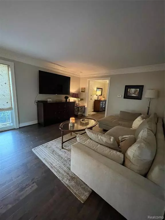 Bloomfield Hills, MI 48302 1815,4276 CHIMNEY POINT Drive