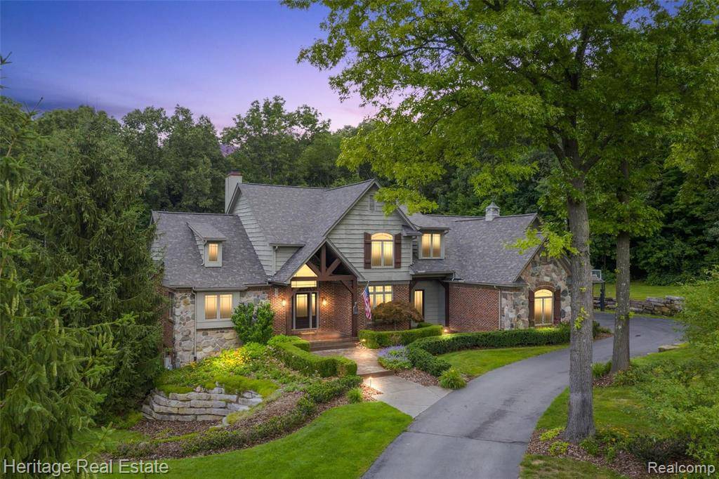 8206 AVINGTON Court, Clarkston, MI 48348 3758
