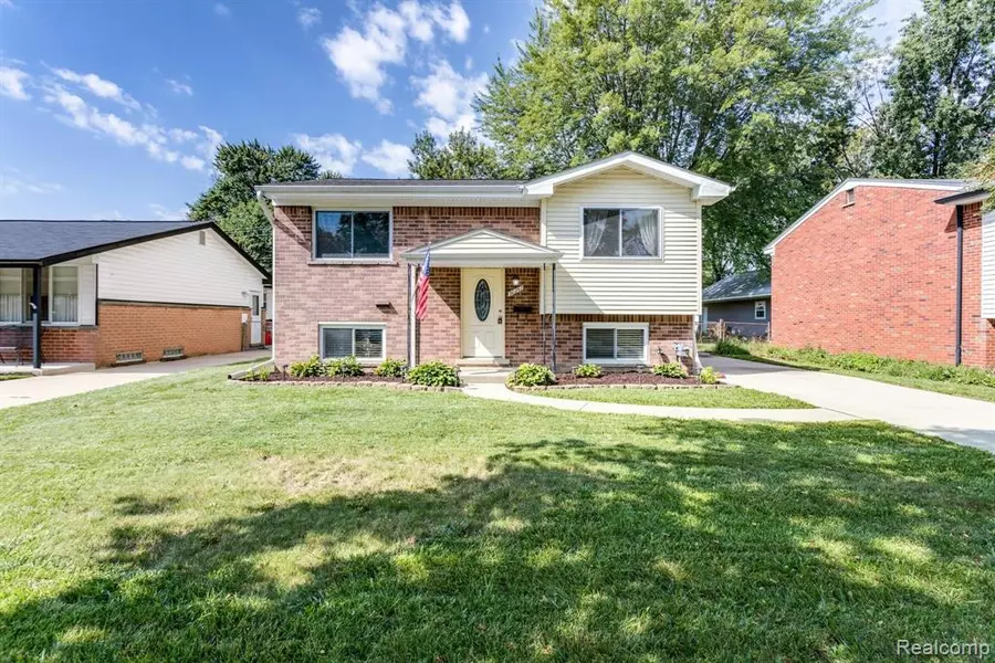 30267 BLUEHILL Street, Roseville, MI 48066 1401