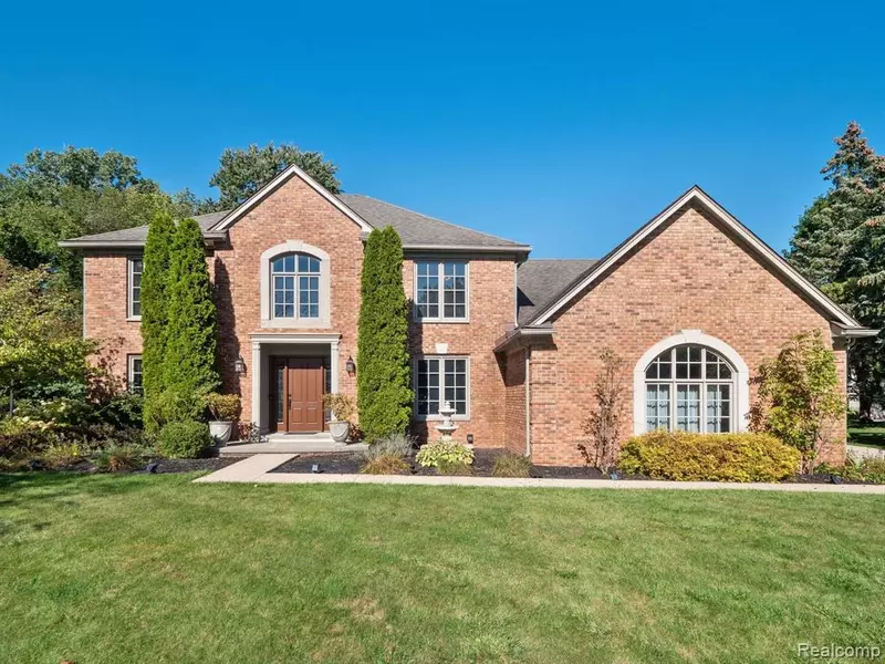 38870 PLUMBROOK Drive, Farmington Hills, MI 48331 2910