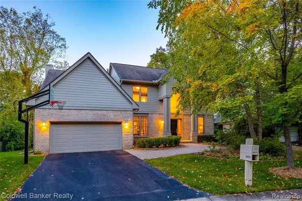 4699 Woodbine Circle, West Bloomfield, MI 48323