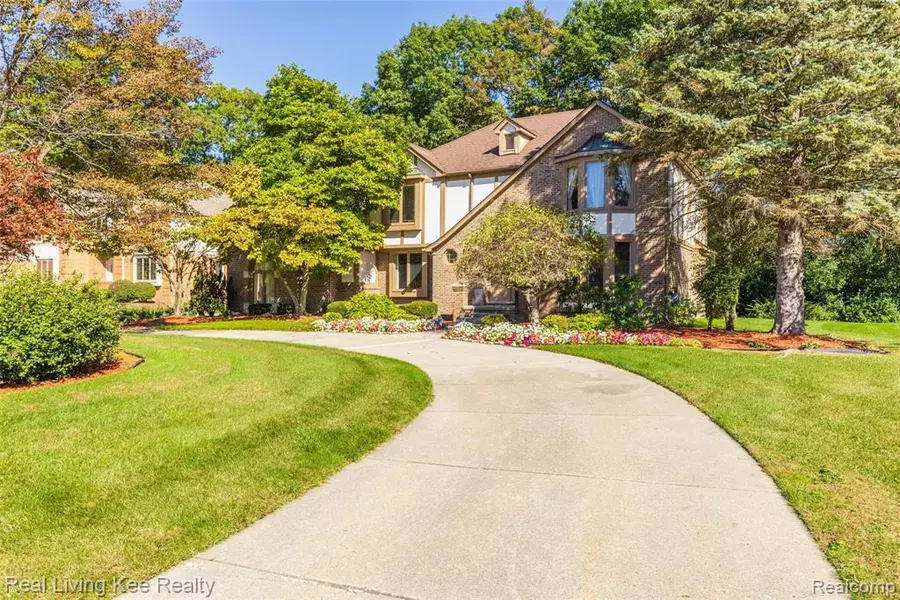 3227 TWIN POND Court, Bloomfield Village, MI 48304