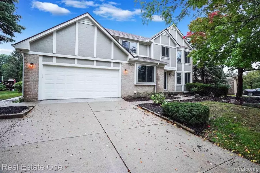 2055 HICKORY LEAF Drive, Rochester Hills, MI 48309 3729