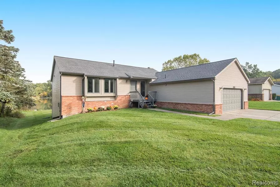 686 OAK RIDGE Drive, Brighton, MI 48116