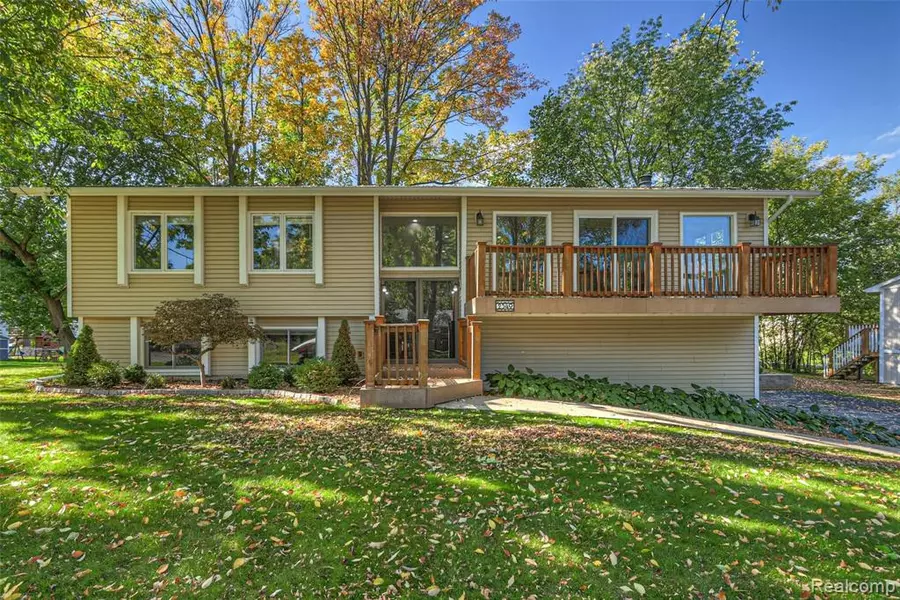 2340 ISLAND VIEW Drive, West Bloomfield, MI 48324 1432