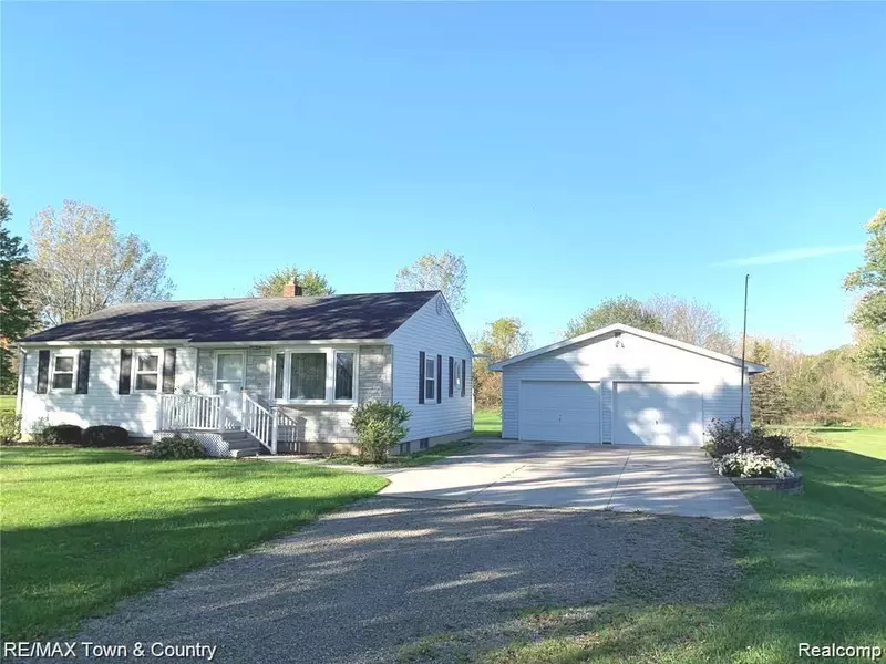 2241 N MORRISH Road, Flushing, MI 48433 9409