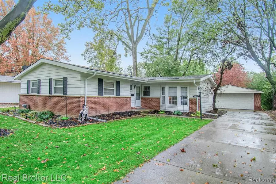 29809 SPRING RIVER Drive, Southfield, MI 48076 5740