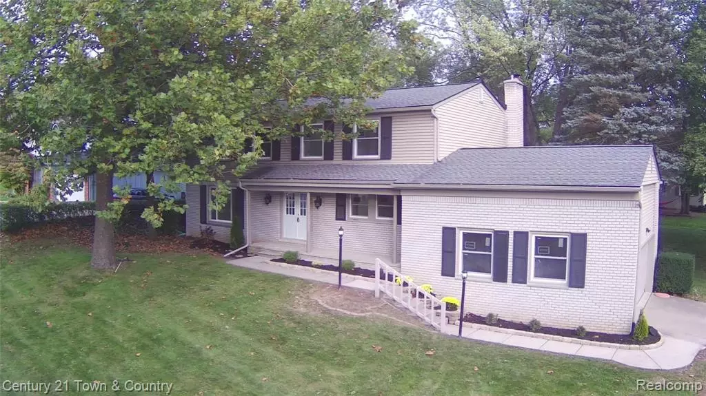 31014 CARRIAGE HILL Road, Farmington Hills, MI 48331 1504