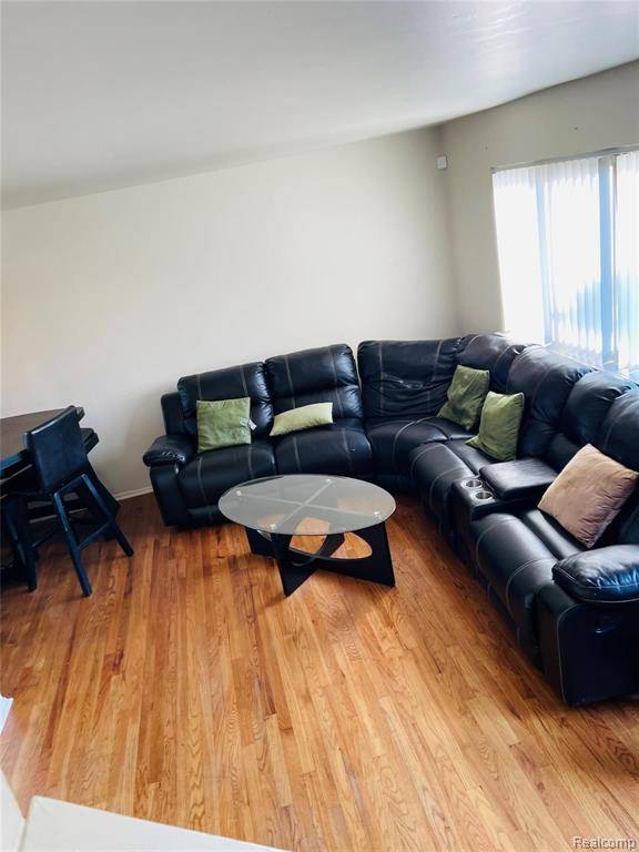 Taylor, MI 48180 3405,9746 CORNELL Street