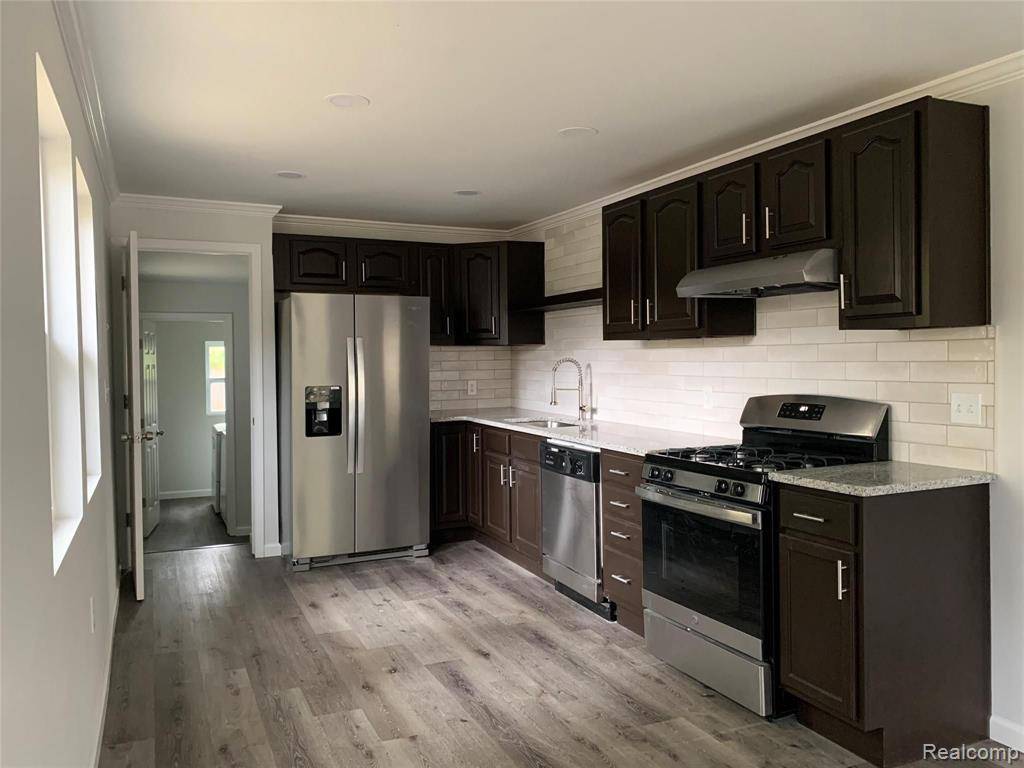 Highland, MI 48356 2003,3025 CLOVERDALE