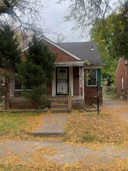 8282 COYLE Street, Detroit, MI 48228 2451