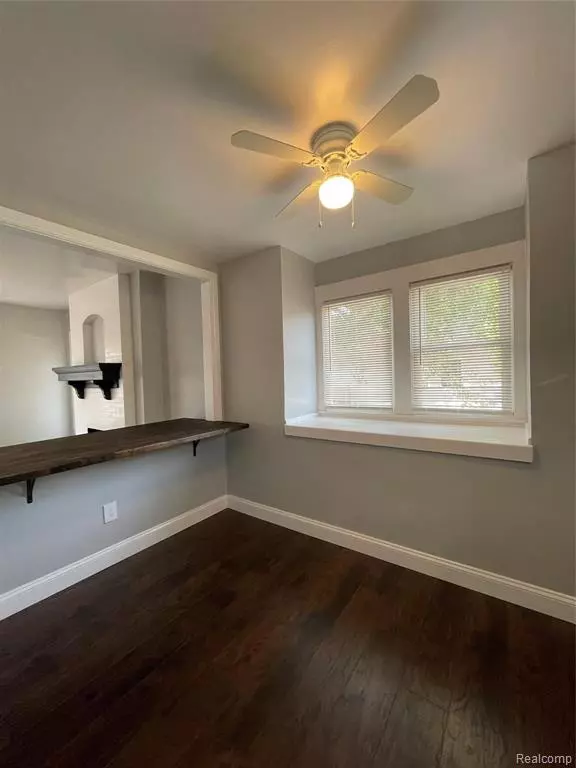 Pontiac, MI 48341 1423,373 W HURON Street