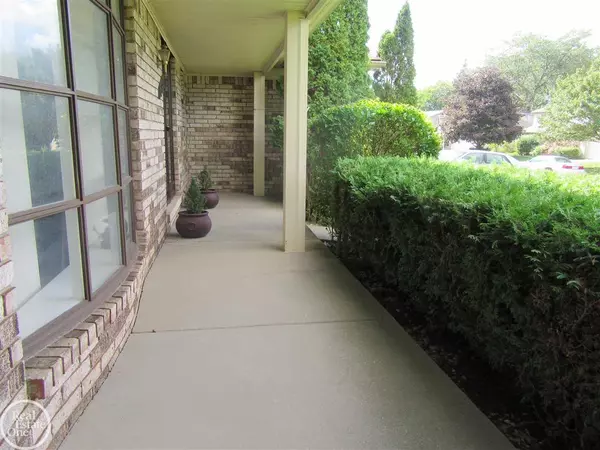 Rochester Hills, MI 48309,494 Rolling Green