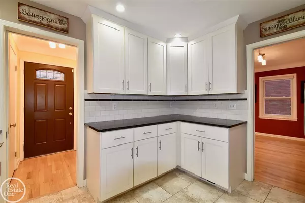 Grosse Pointe Woods, MI 48236,1234 Anita Ave