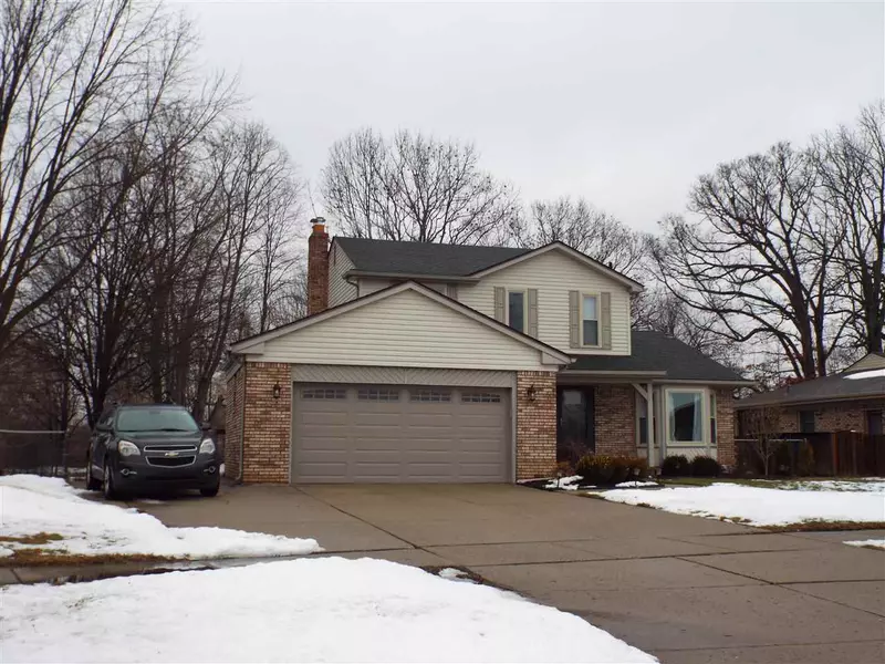 31795 Twin Oaks Dr, Chesterfield, MI 48047
